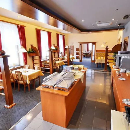 Filipinum Hotel 3*